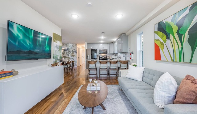 20-min to MetLife Stadium Free Parking Near Rutgers University Professionally styled 3 bed/2 bath