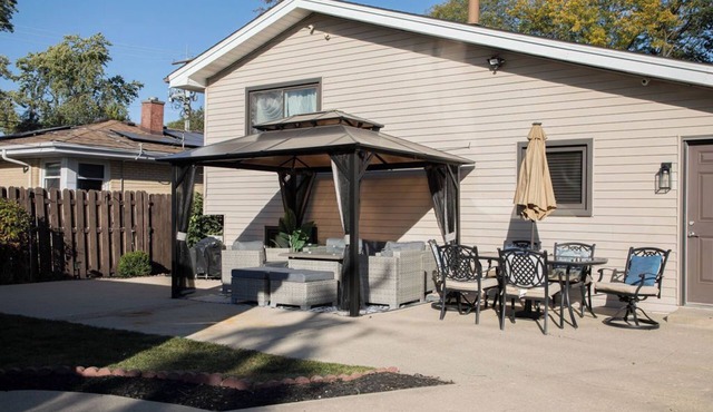 20 min to O'Hare Airport, 20 min to Schamburg