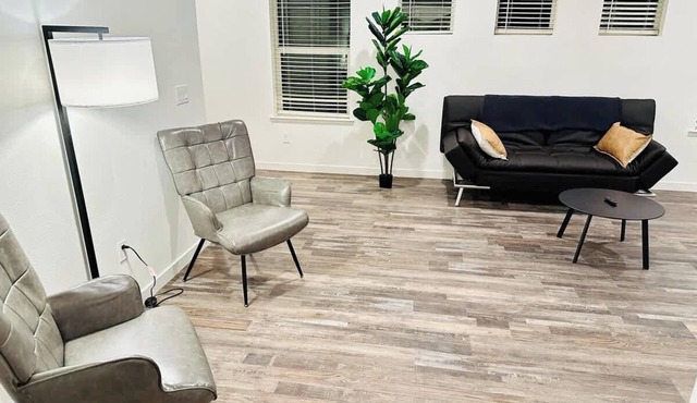 20 Min to USA Pkwy|10 Beds (1K,3Q,6T Beds)Sleeps 16