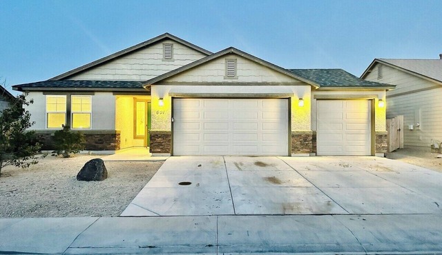 20 Min to USA Pkwy|4-Bedroom/2-Bath/Pet OK/Sleeps14