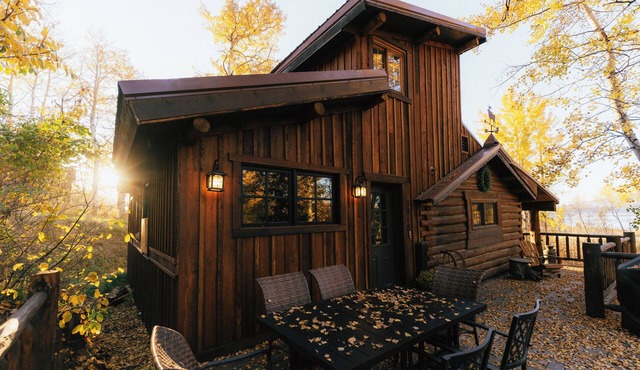 20 min to Yellowstone, Family Cabin, Fire Pit