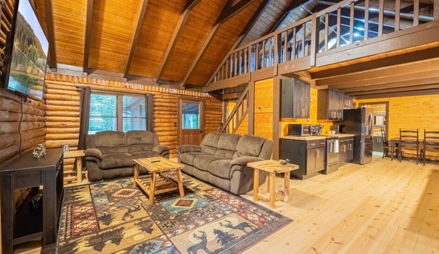 < 20 min walk to Lake Hartwell!