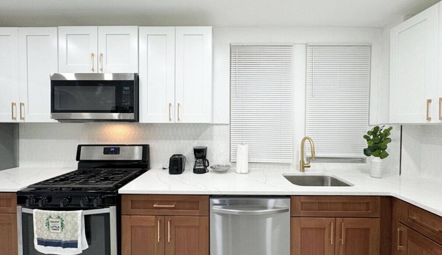 20 mins to NYC Modern apartment with Fast Wifi