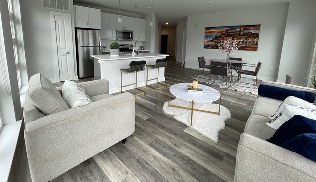 20 minute from Newark Airport & 2 minutes to the Netherwood Station -