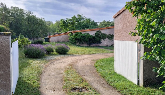 20 minutes from Futuroscope and close to the Moulière forest.