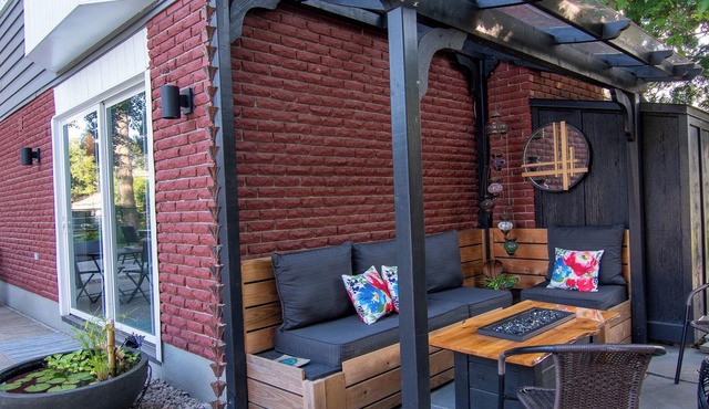 20 Minutes from Montreal, Tastefully Decorated House to Recharge and Be Inspired