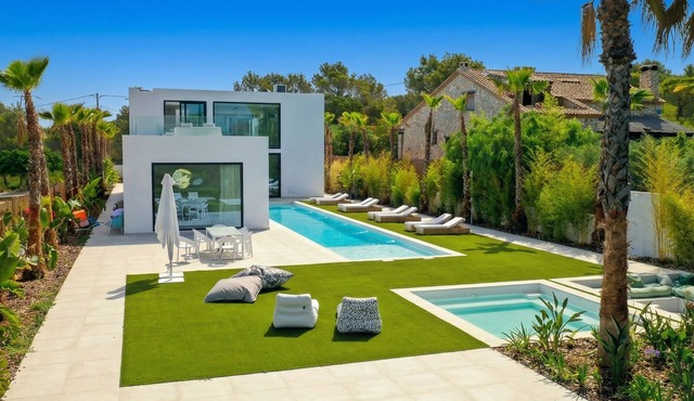 20 minutes from Sitges/Car Amaizing Villa Blue Sky High Design