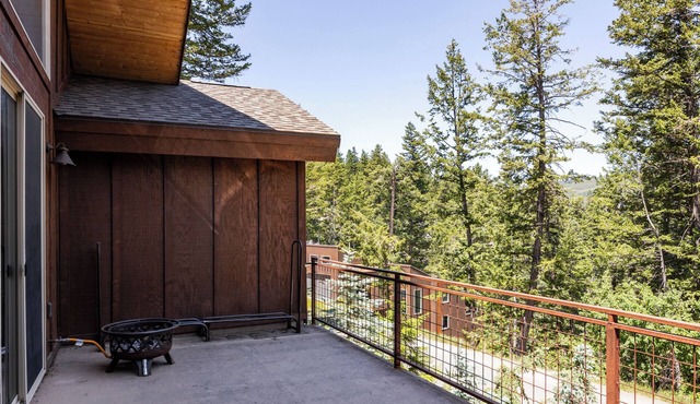 20 Minutes from the Mountain! Family Paradise, Sleeps 14, High-End Interiors