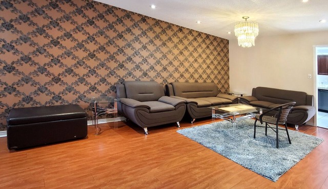 20 Minutes from Toronto Pearson Airport