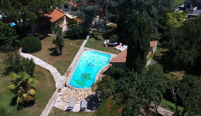 20 minutes from TOULOUSE, beautiful house of 200m2 in a park of 3500m2 swimming pool