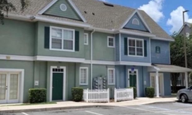 20 minutes to Disney. 4BR, 3BTH. Beautiful and cozy townhouse. All amenities of a resor.