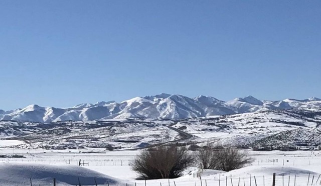 20 minutes to summer activities in Park City, 5 minutes to Uinta Scenic Highway