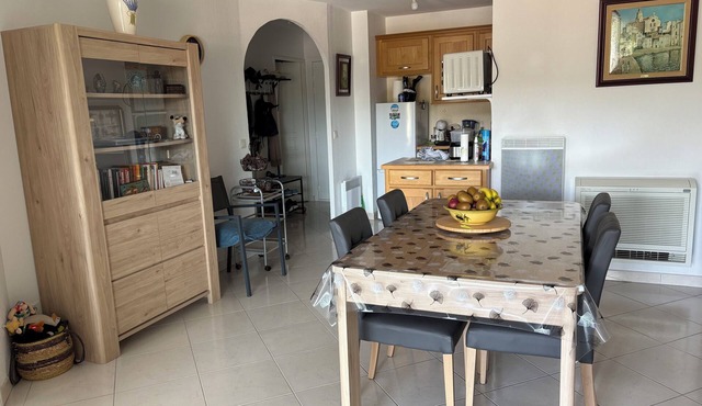 20 mns from beaches and center of St Raphaël.2 50m2 type with nice terrace.