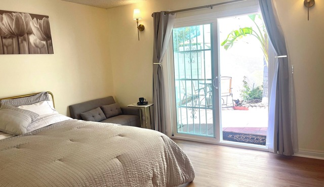 20% off Charming Master bedroom,private access bathroom,patio. Near Disneyland