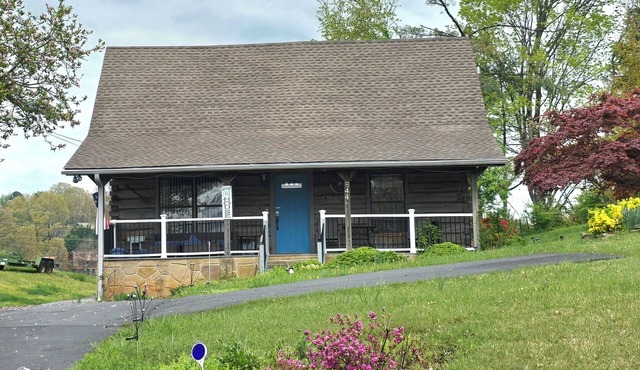 20% OFF Escape to the Lake, Lake, Dock, Boat Ramp, Hot Tub, Game Room