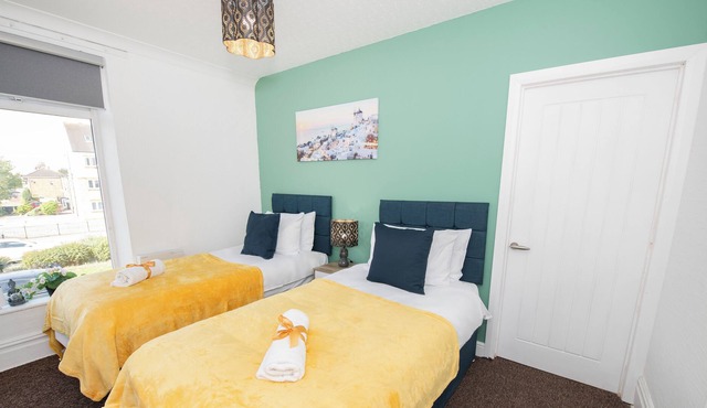 20% OFF - Four Bed flat at Hull