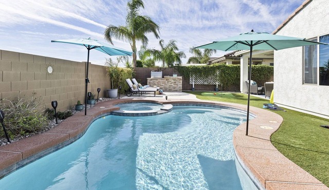 20% OFF Listed Summer Rates! Great Neighborhood, Heated Pool &Spa, Putting Area!