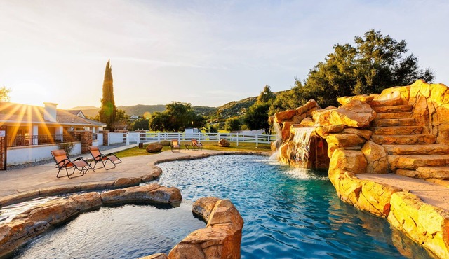 20% Off May WkDays! Perfect For Families Pool, Spa
