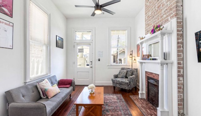 20% OFF Monthly | 10% OFF Weekly- Private 2BR in Uptown by Hosteeva