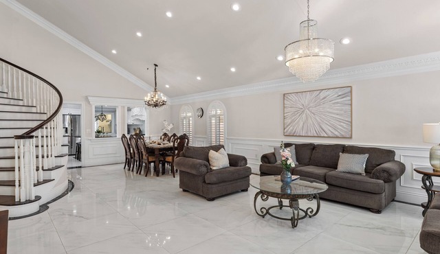 20% OFF Monthly - Luxe 5BR Villa near Top Schools