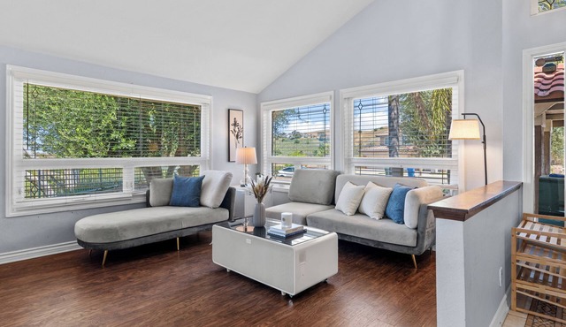 20% OFF Monthly Mountain View & Huge Backyard & Hot Tub - 3 King Bed