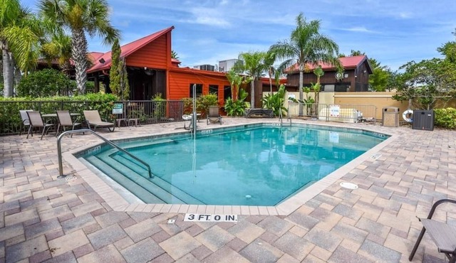 20% off Ormond Retreat, Harley Davidson fans, Pool