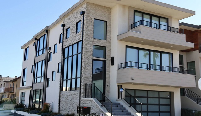 20 Seconds to the Beach, Elevator,New Sophisticated Luxury Beach Home