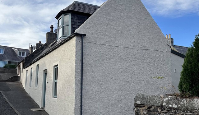 20 SOUTH HIGH STREET, family friendly, with open fire in Portsoy