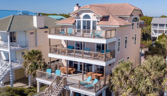 20% Spring Savings! BEACHFRONT, 5BR/4.5BA, Sleeps 22, Elevator, Dog Friendly