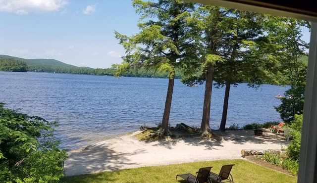 20 steps to your own private sandy beach, clean quiet lake, new whole house AC