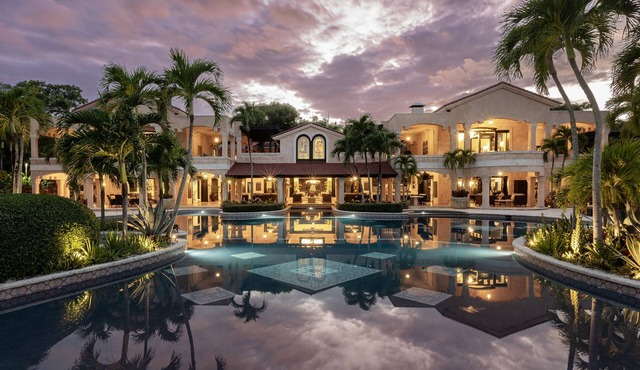 20 Suites Tropical Beachfront Luxury Villa