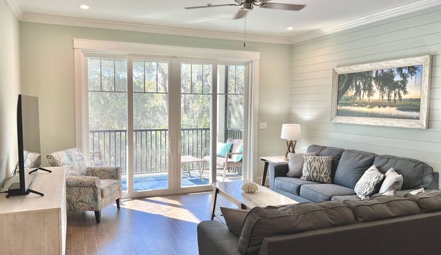 20% weekly discount! 3 BR Condo. End Unit. Walk to Marina & Zachrys!