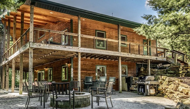 200-acre Double Bore Ranch - 6 Bedroom, 8 Bathroom Lodge, Sleeps 18