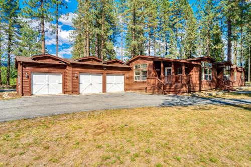 200 Acres, River Access: 'Feather House' in NorCal