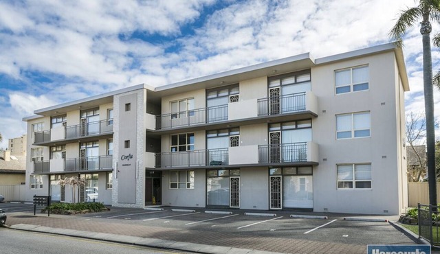 200 m away from the 'Golden Mile'- exclusive Esplanade Glenelg. Free parking.