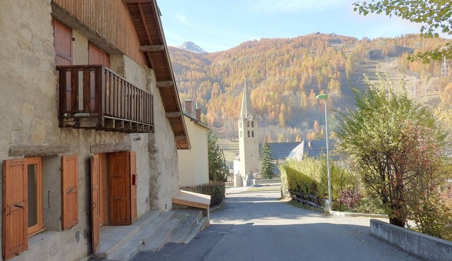 200 m FROM SKI SLOPES- HOUSE FOR 12 PERSONS