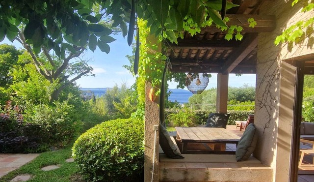200 meters from Aiguebelle beach -superb view of the islands- private Jacuzzi