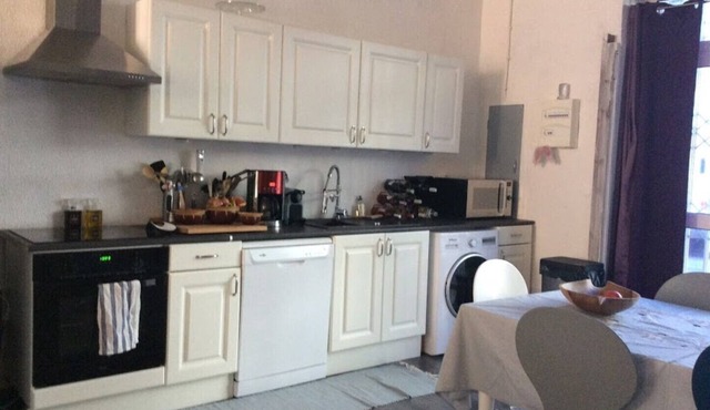 200 meters from the TGV station Small fully furnished loft!