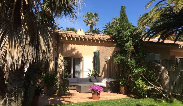 200 metres from the beach: Renovated house with swimming pool and garden