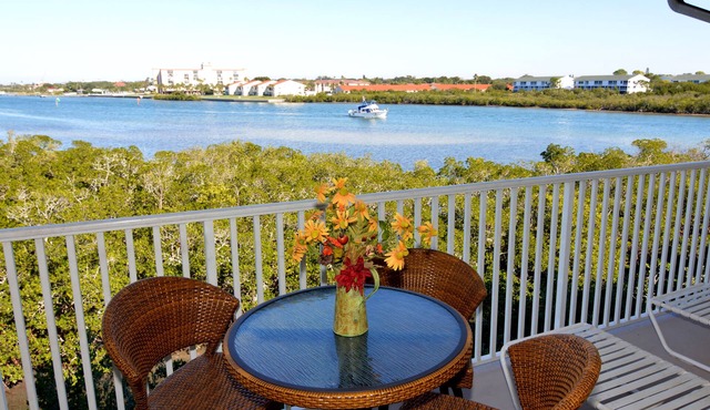 200+ Reviews! Gulf Retreat I: Amazing views, luxury comfort, steps to beach