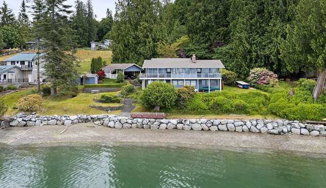 200' Waterfront classic home ~ AC on a Private Raft Island