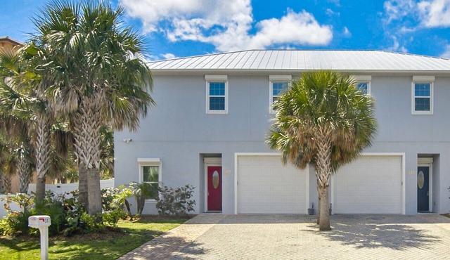 200 Yards toCocoa Beach, 4 bd, 3 1/2 Bath, Private Pool
