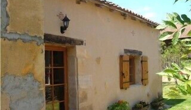 200 year old converted cottage near Bergerac