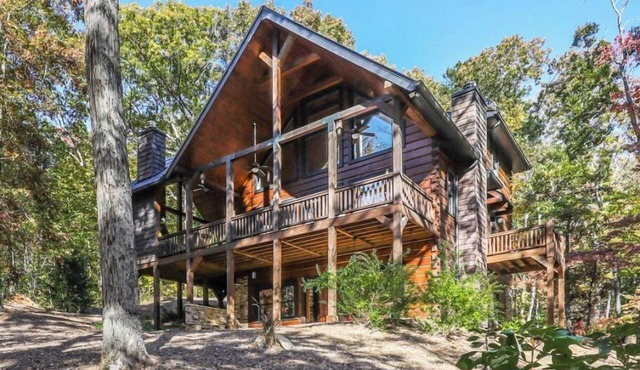 2000 sf Luxury Cabin on 4 Wooded Acres w/Stream and Pond - Pet/Handicap Friendly