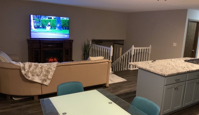 2000 sq ft home with a swimming pool and a hot tub