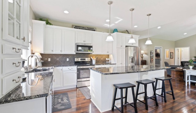 2000 SQ FT Open Concept One Level - Gorgeous - 1 Mile to WATERPARK- FREE PASSES!