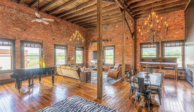 2000 sqft Historic Loft in Downtown Brevard - Near Waterfalls, Dining & More