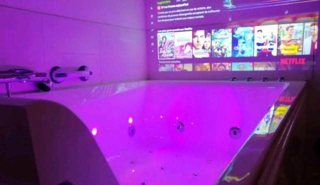 🏠 2005🔥 Double Jacuzzi 🛁appart Cosy 🚊 Tram à 50m