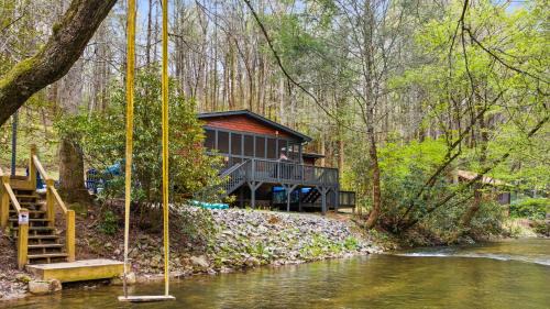 200ft Fightingtown Creek FrntHot TubArcd