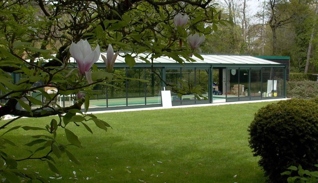 200m from the golf course and 3km from the beach, garden and indoor swimming poolAugust promotion